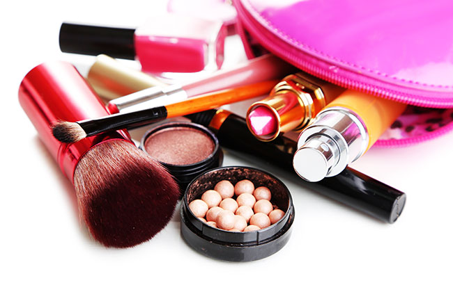 8 Items Every Woman Should Have In Her Bag