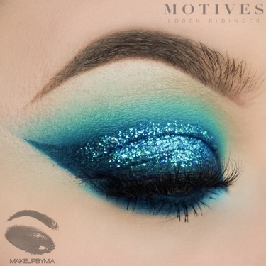 blue glitter eyeliner wing