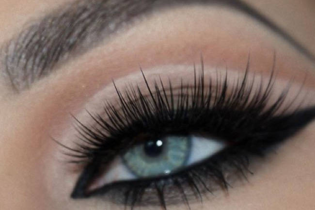 Get the Look with Motives® Cat Eye, cat eye, cat eyes, motives, wednesday, loren, motives