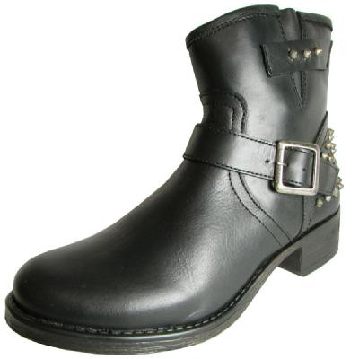 These Amazing Boots Are On Sale NOW, sale, boots, boots for sale, holiday, holiday style, style, fashion, fashion finds